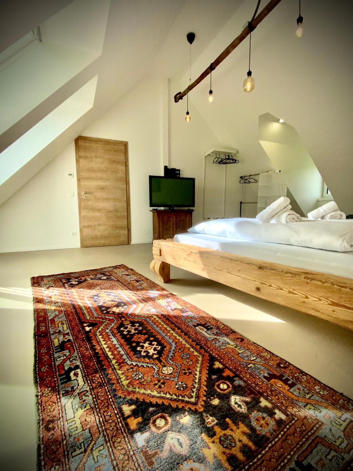 Waterfront - Urbane Eleganz Am Bachufer Apartment Villach Room photo
