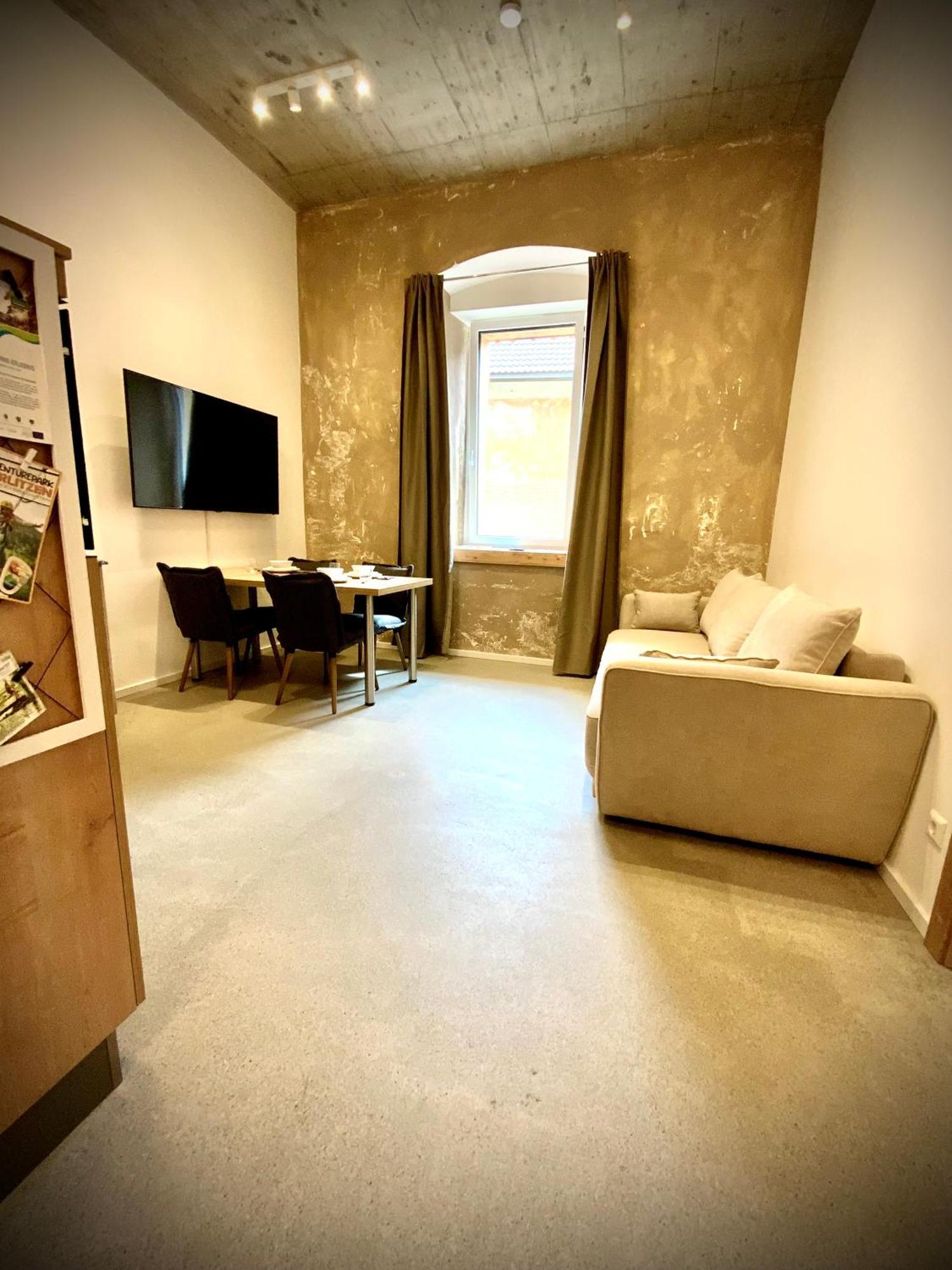 Waterfront - Urbane Eleganz Am Bachufer Apartment Villach Room photo