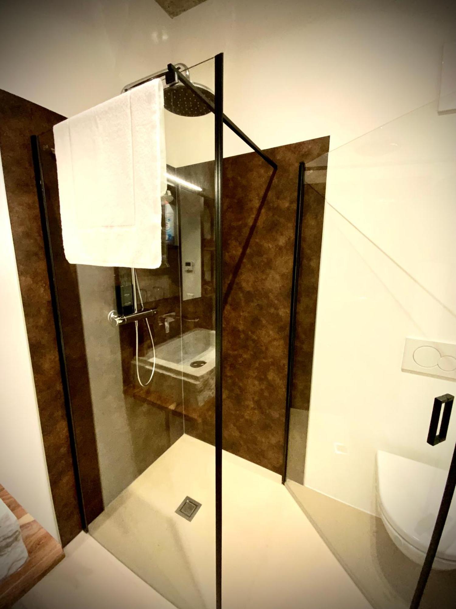 Waterfront - Urbane Eleganz Am Bachufer Apartment Villach Room photo